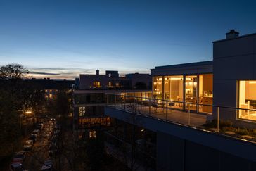 Objektvideo ansehen: Atemberaubendes Penthouse: Fantastische Blickachsen, 3,40 Meter hohe Räume und viel Privatsphäre