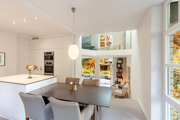 Schreinerküche mit Essplatz