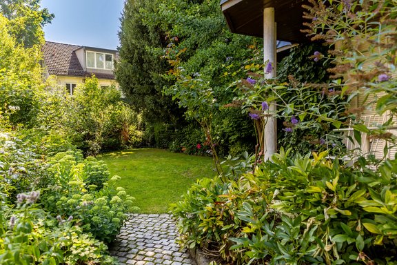 Spacious south/west-facing garden