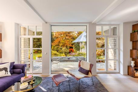 Design aesthetics and nature: elegant architect's house with enchanting garden right next to Herzogpark