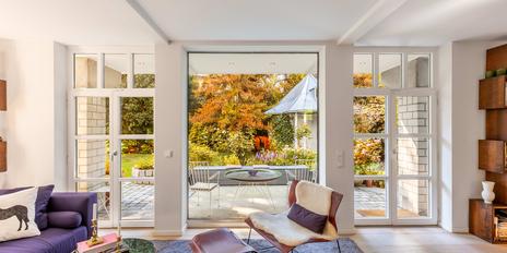 Design-Ästhetik und Natur: Edles Architektenhaus mit zauberhaftem Garten direkt am Herzogpark