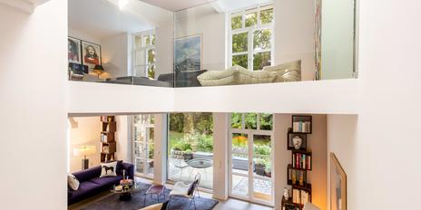 Design-Ästhetik und Natur: Edles Architektenhaus mit zauberhaftem Garten direkt am Herzogpark