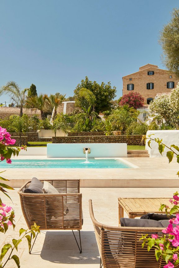 Blick in den Garten am Pool