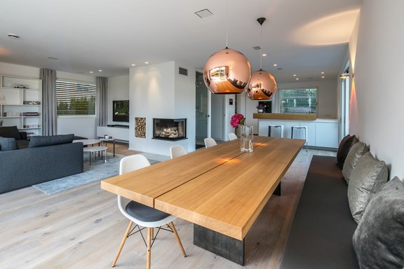 Spacious living, dining and cooking area