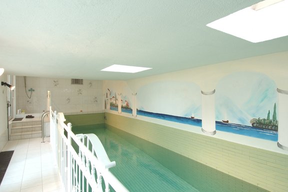 Schwimmhalle