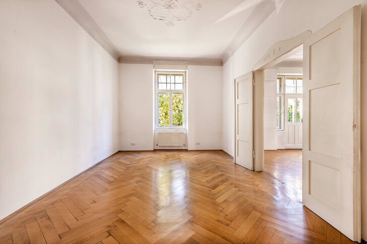 Wohnung mit Flügeltür