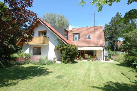 Freistehendes Ein- bis Zweifamilienhaus mit schönem Südwestgarten