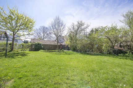 Weitläufiger Südgarten