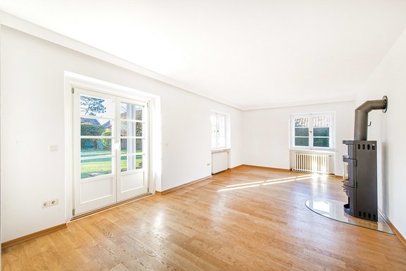 Wohnzimmer mit Gartenzugang