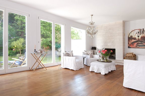 Wohnbereich mit offenem Kamin