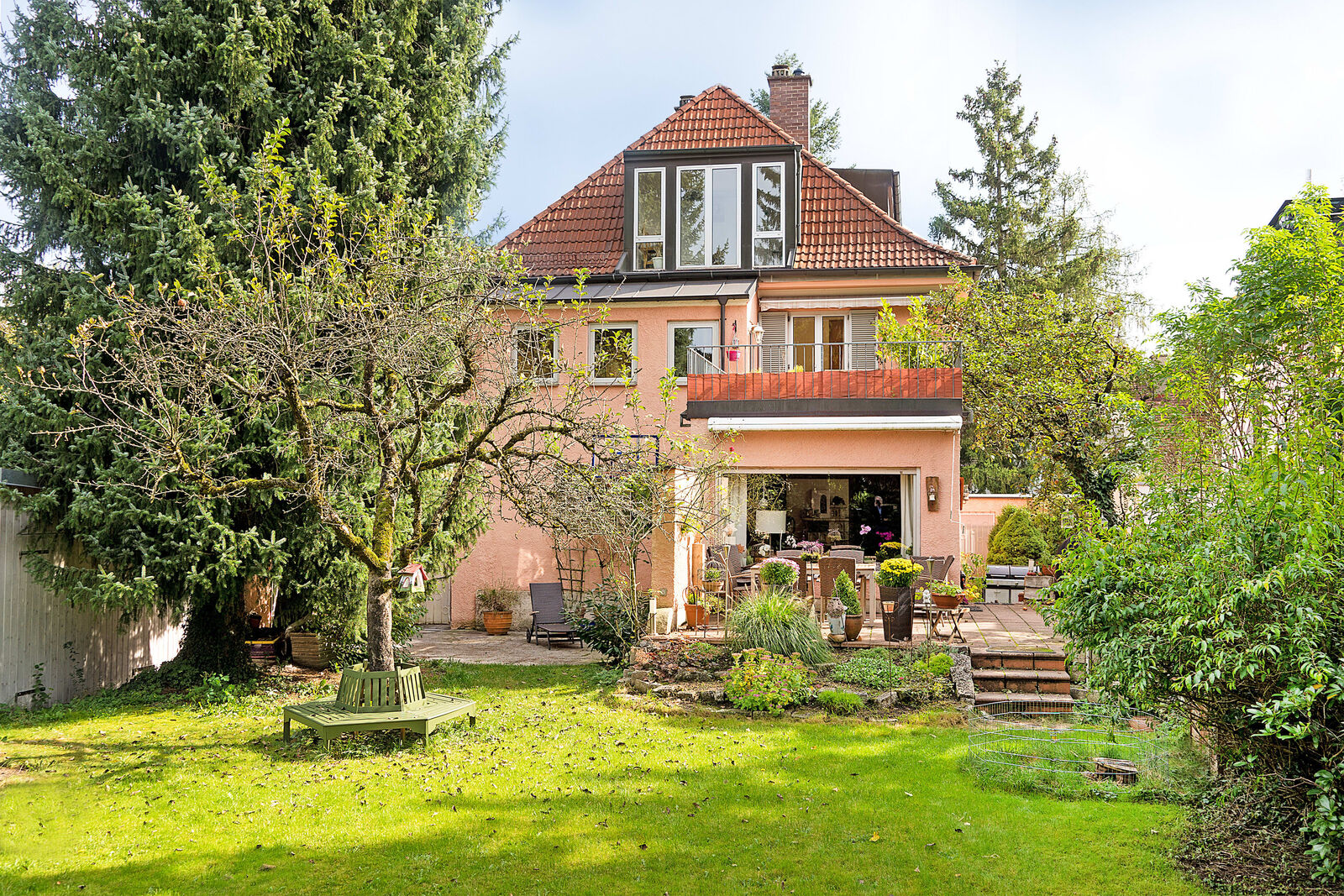 Hausansicht (Gartenseite)