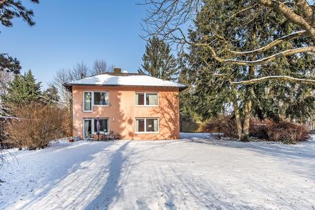 Freistehendes Einfamilienhaus mit großem Süd-Grundstück und attraktivem Baurecht