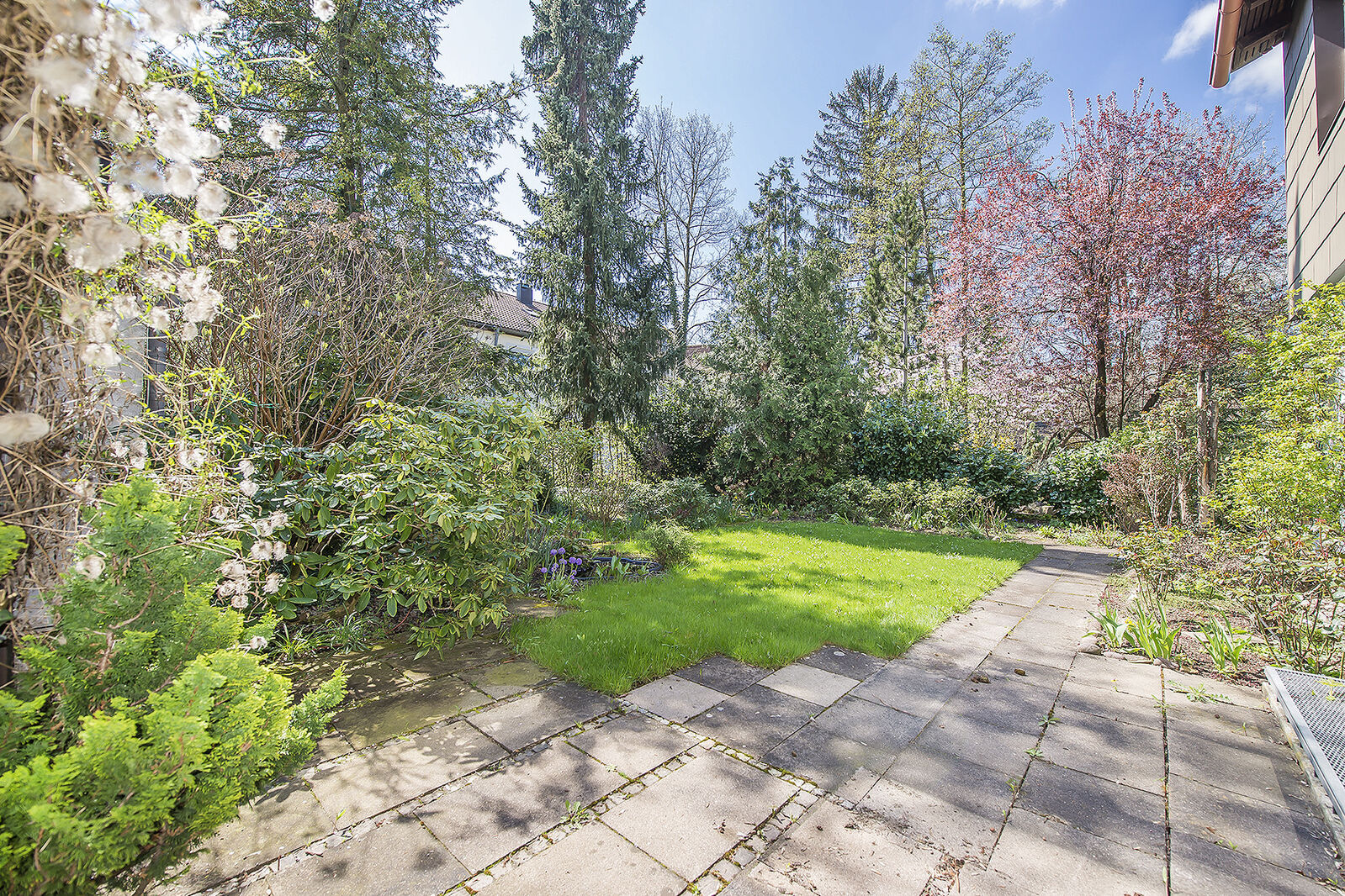 Liebevoll angelegter Südgarten