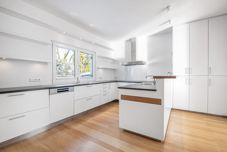 High-quality built-in kitchen with new appliances