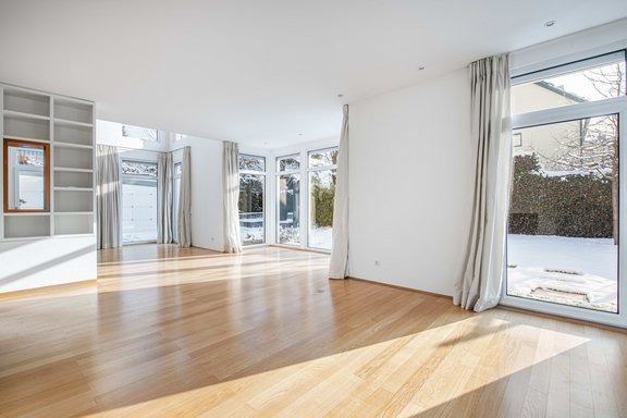 A perfectly laid-out living/dining area