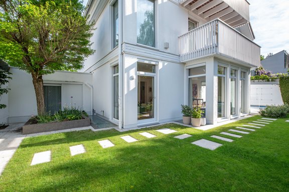 A sunny, sheltered south-facing garden