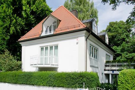 Freistehendes Wohn- / Bürohaus im Villenstil mit Garten, Terrasse und Tiefgarage