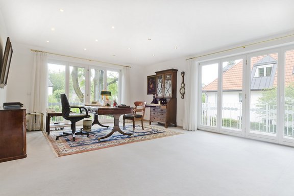 Repräsentatives Büro im Obergeschoss