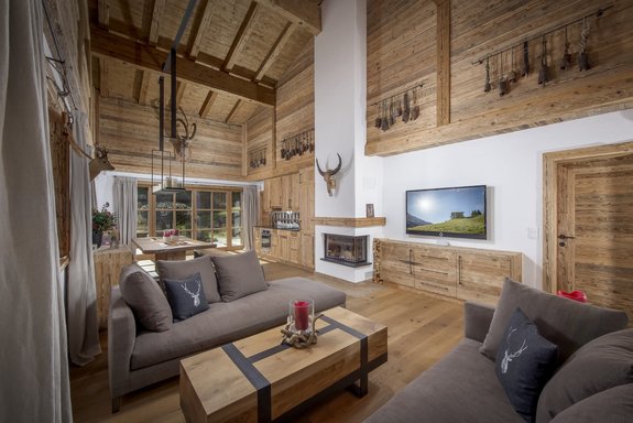 Wohnbereich mit Kamin & Höhe