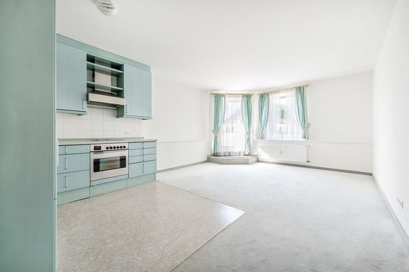 Kitchen with balcony access