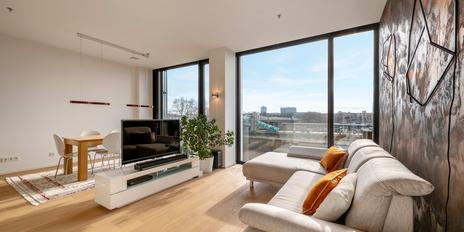 Friends Tower 2: Lichterfüllte, ideal geschnittene 2-Zimmer-Wohnung mit Concierge und Rooftop