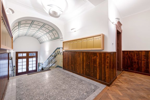 Bildschön saniertes Entree