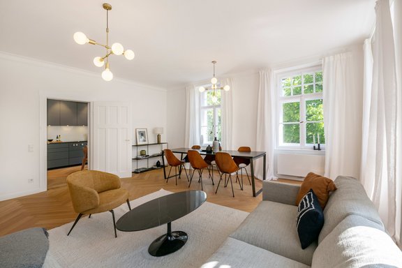 Elegantes Wohn-/Esszimmer