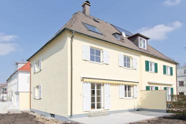 For lovers of old buildings: renovated half of a house from 1937 with sunny south-west garden