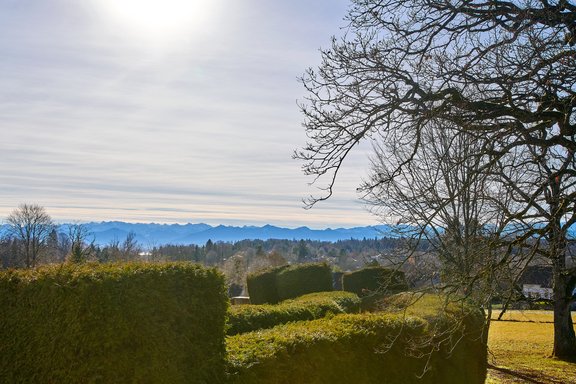 Natur trifft auf Bergsilhouette