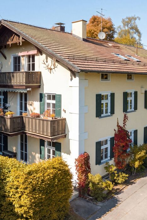 Charmantes Anwesen in idyllischer, grüner Umgebung