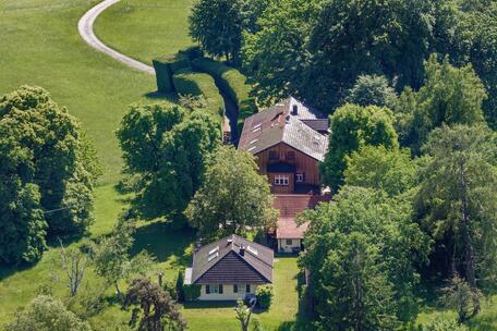 For generations to come: a historic country estate on 54,264 m² of land, featuring meadows, a pond, and views of the Alps