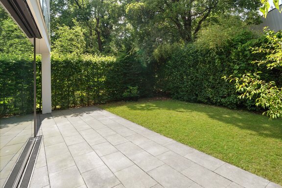 Spacious private garden
