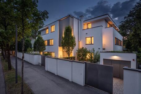 Garten-Idyll in Toplage Herzogpark: Exklusive 3,5-Zimmer-Wohnung in moderner Design-Villa