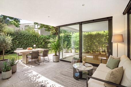 Garten-Idyll in Toplage Herzogpark: Exklusive 3,5-Zimmer-Wohnung in moderner Design-Villa