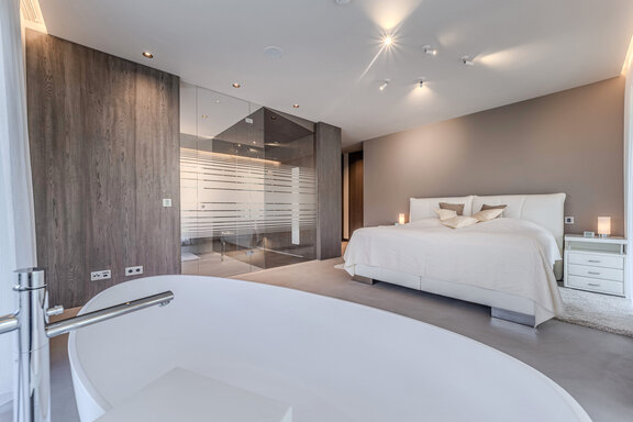 Elegantes Schlafzimmer mit Spa-Charakter