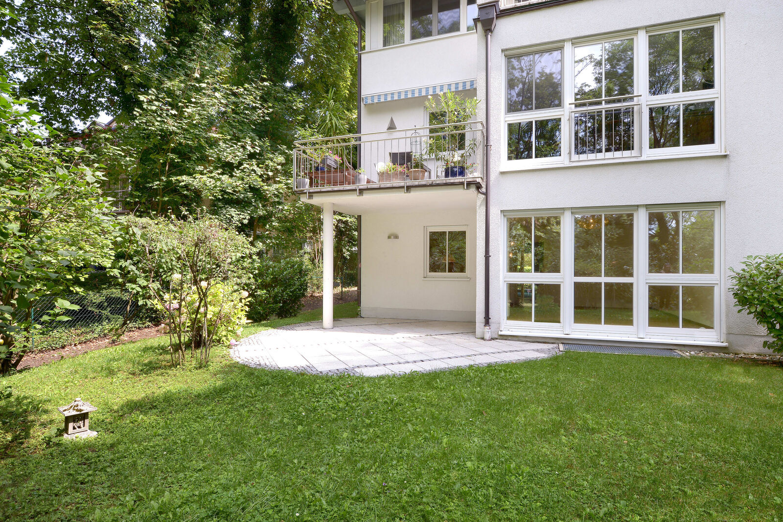 Terrasse mit Garten