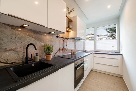 Modern built-in kitchen (partially furnished with virtual furniture)