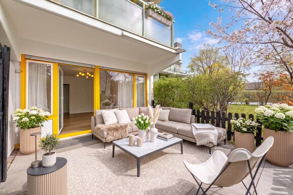 Outdoor Retreat (virtually furnished)