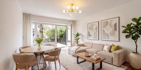 Gartenfeeling: Moderne und helle 2,5-Zimmer-Wohnung mit Südterrasse, Balkon und Pool