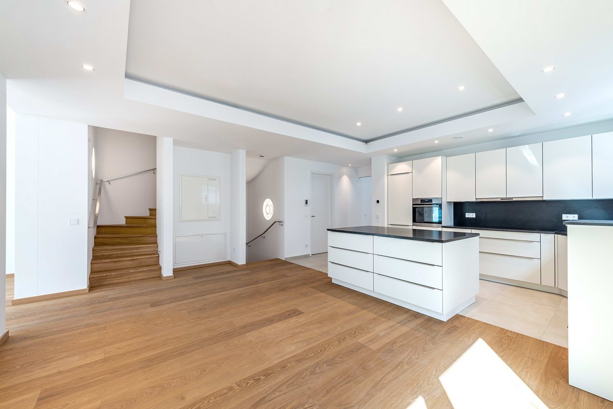 Spacious living/dining area with open kitchen
