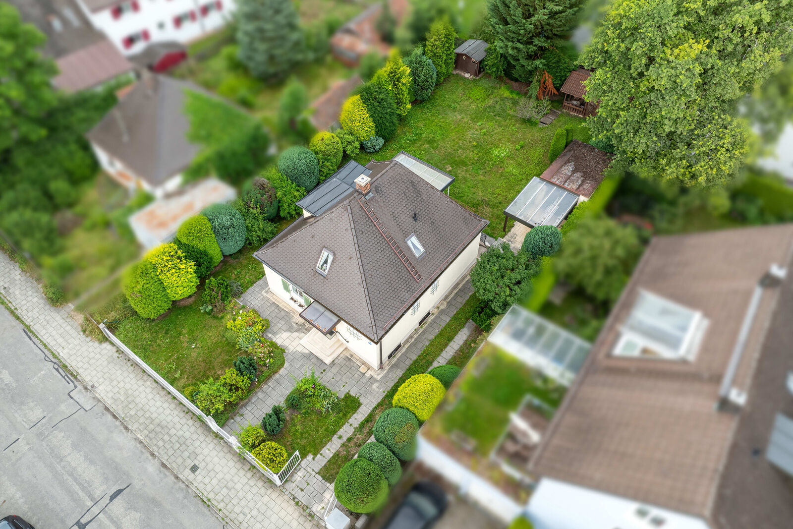 Geräumiges Grundstück mit vielseitigen Gestaltungsmöglichkeiten