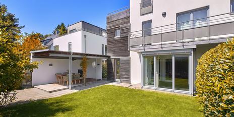 Gepflegte, bezugsbereite Haushälfte mit Garten, Dachterrasse und Einfamilienhaus-Charakter