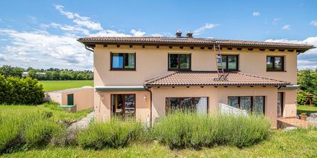 Well-maintained semi-detached home with a sunny terrace in a quiet, natural setting