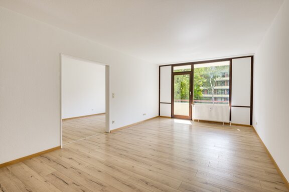 Bright living / dining area