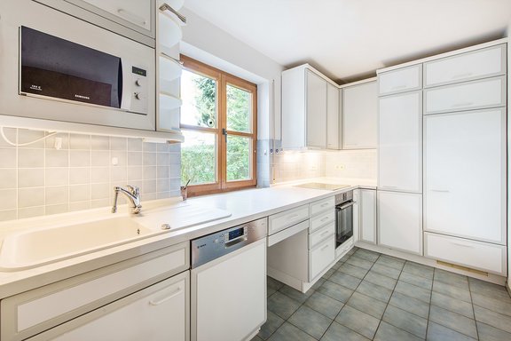 Gut geschnittene Einbauküche