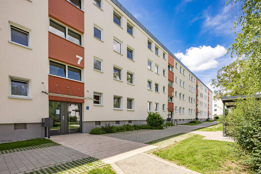 Gebäude mit vier Eingängen