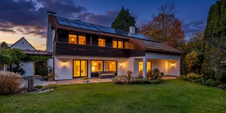 Gepflegtes Einfamilienhaus mit Einliegerwohnung, PV und Solarthermie in Bestlage