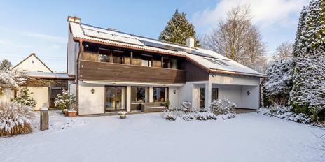 Gepflegtes Einfamilienhaus mit Einliegerwohnung, PV und Solarthermie in Bestlage