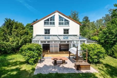 Gepflegtes Einfamilienhaus mit moderner Ausstattung und bis zu neun Zimmern
