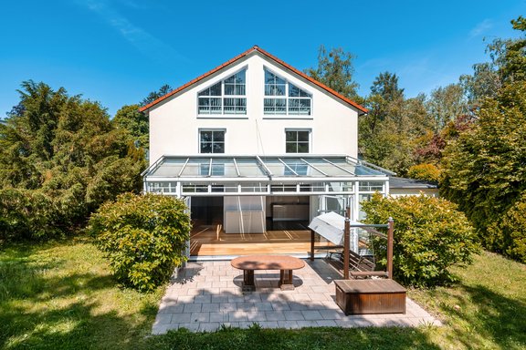 Detached house with sunny terrace